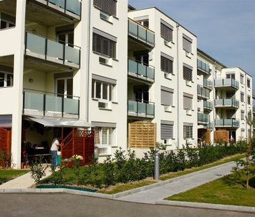 Bel appartement de 4,5 p. au 1er avec grand balcon. Idéal pour une ... - Foto 1