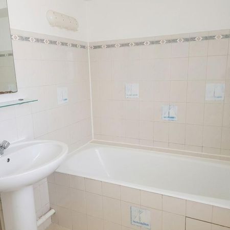 Location Appartement 2 pièces 41m² MONT DE MARSAN 40000 - Photo 3