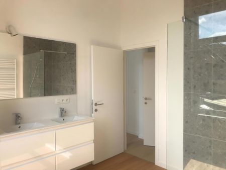 Gerenoveerd en ruim karakterpand vlakbij station Gent Dampoort en historisch centrum Gent - Photo 5