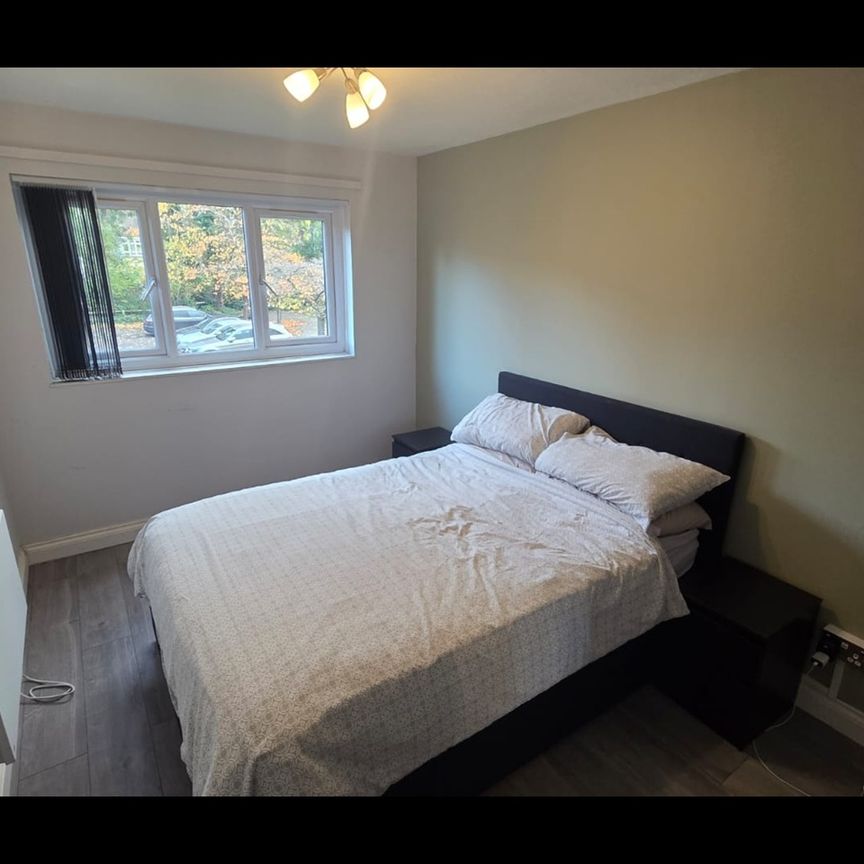 2 Bed Flat, Harp Island Close, NW10 - Photo 1