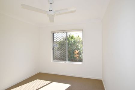 SPACIOUS MODERN FAMILY HOME - Photo 3