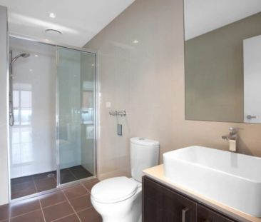 Luxury, Convenience and Contemporary Flair - Photo 4