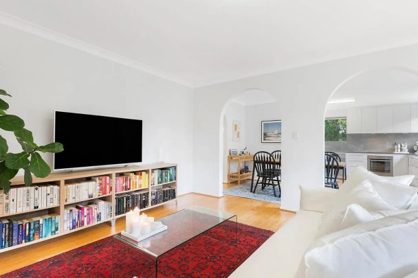 Light-Filled Boutique Apartment in Prime Coorparoo Location - Photo 1