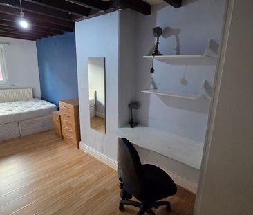 1 bedroom in a house share to rent - Photo 1