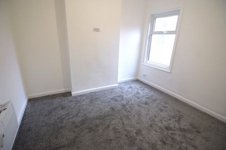 To Let 3 Bed Apartment - Photo 3
