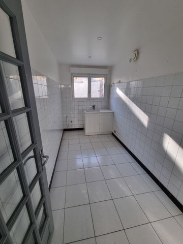 Location Appartement 2 pièces 54m² ARLES 13200 - Photo 3