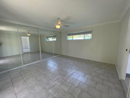 Renovated 1 bedroom granny flat with shared inground swimming pool - Photo 5