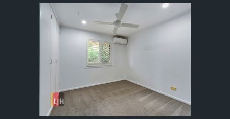 SPACIOUS, AIR CONDITIONED HOME CLOSE TO EVERYTHING - Photo 3