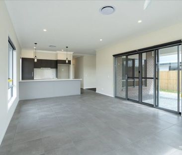 Brand New. 4 Bedder Family Hose unbeatable LOW Price $615 pw - Photo 1