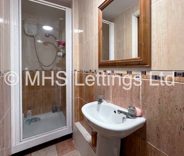 8 Bedroom Mid Terraced House for rent in Regent Park Avenue - Photo 2