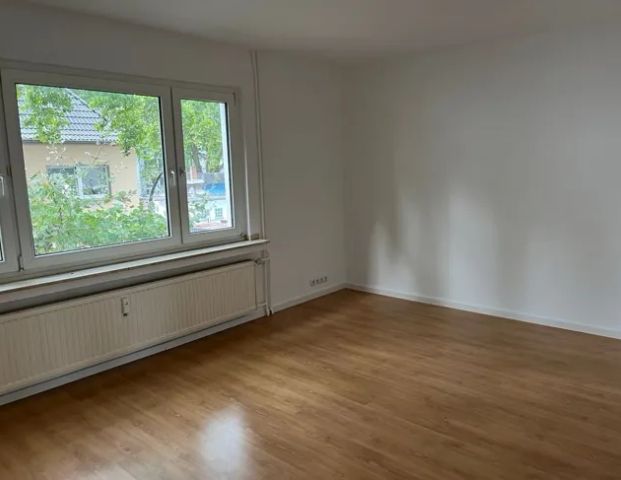 Schöne 2,5 Zimmer-Wohnung mit Balkon im I. OG in 47226 Duisburg - Foto 1