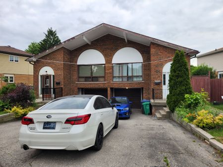 For Lease - 3334 Tallmast Crescent, Mississauga, Ontario - Photo 2
