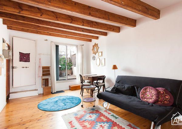Lovely studio apartment with a terrace close to Las Ramblas