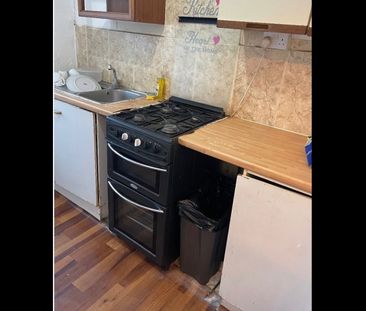 Room in a Shared House, Plashet Grove, E6 - Photo 3