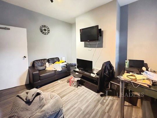 4 bedroom house to rent Langley Road, Manchester, M14 - Photo 1