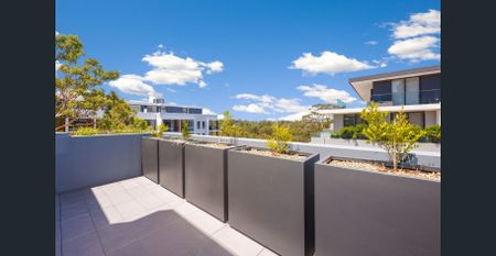 Light filled apartment offering space and convenience - Photo 5