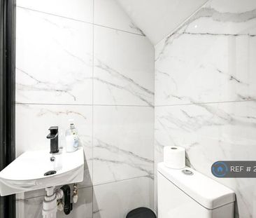 1 bedroom in a house share to rent - Photo 6