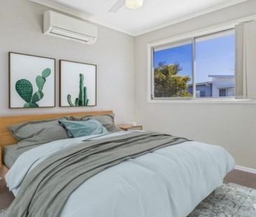 Brightwater Townhouse - 3 Bed plus an Office - Photo 2