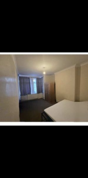 Room in a Shared Flat, Coventry Road, IG1 - Photo 1