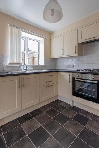 2 bedroom semi-detached house to rent - Photo 3