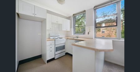 Well positioned renovated 2 bedroom apartment - Photo 4