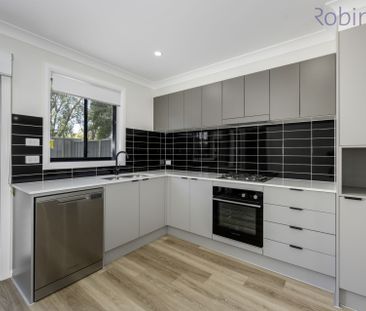 Brand new three bedroom townhouse with ducted air conditioning - Photo 3