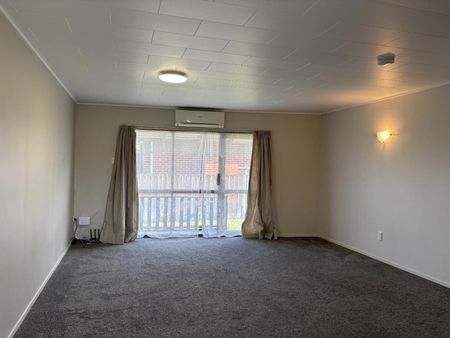 Unit Living - Photo 5