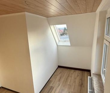 Helle Dachgeschosswohnung – renoviert, Garten, Garage - Photo 4