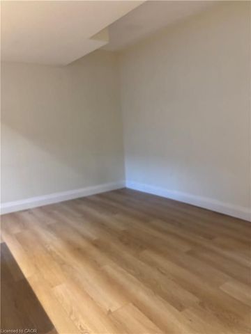 For Lease - 4 Bankfield Crescent Unit# 2, Hamilton, Ontario - Photo 2