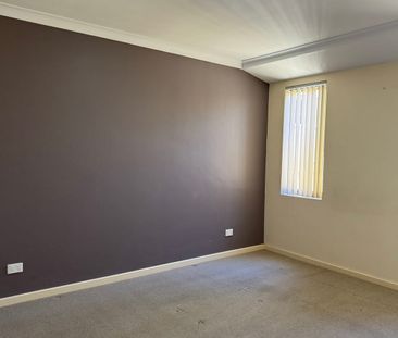 Charming, Secure 4-Bedroom, 2-Bathroom Home, Featuring Triple Garag... - Photo 6