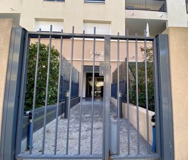 Appartement T3 - RÉCENT - CENTRE-VILLE SIX-FOURS - Photo 6