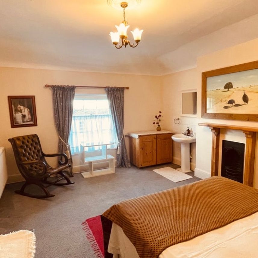 HOUSESHARE – Beautiful 7-bedroom detached house – Ryde Central - Photo 1