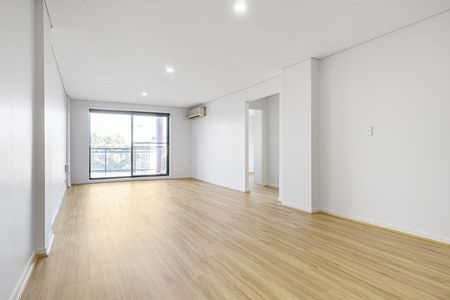 Light Filled 2 Bedroom Unit - Photo 4