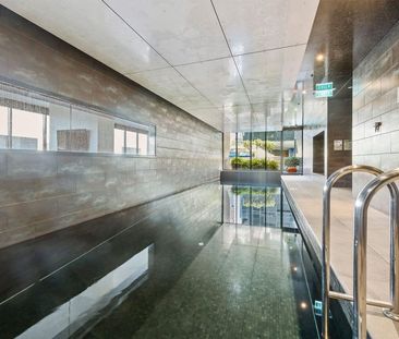 HARBOUR VIEW & LOCATION! - Photo 2