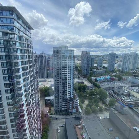 Amazing city and water view 2 bed 1den condo in Yaletown - Photo 1