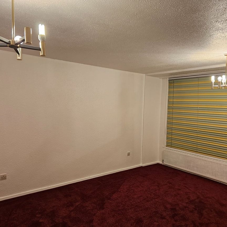Room in a Shared Flat, Glasgow, G20 - Photo 1