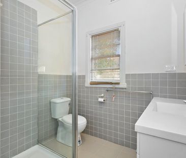 LOVELY THREE BEDROOM HOME - Photo 5