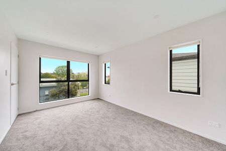 Modern 4BR Family Home in Blockhouse Bay - Photo 3