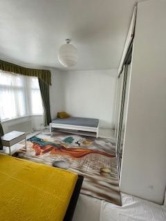 Studio Flat, Little Ilford Lane, E12 - Photo 2