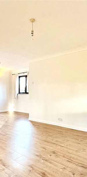 Othello Grove, Warfield Othello Grove, Warfield - Photo 1