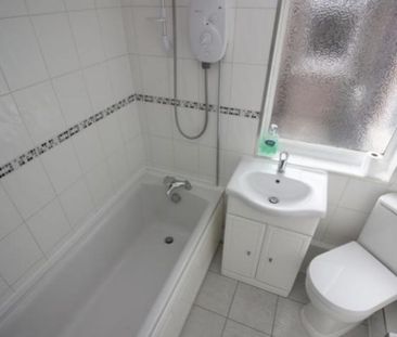 4 bedroom terraced house to rent - Photo 6