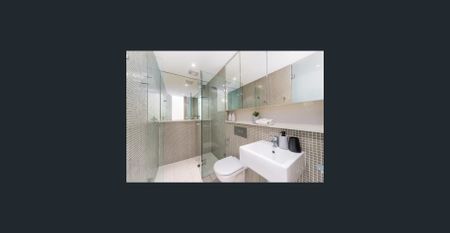 Sunlit Sophistication Overlooking Centennial Park - Photo 2