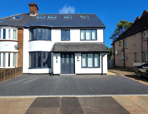 3 bedroom flat to rent - Photo 1