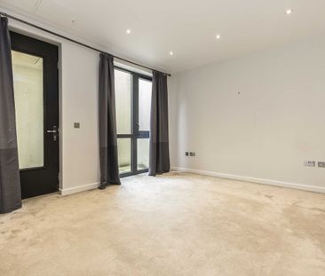 Gunnersbury Mews, Chiswick, W4, London - Photo 3