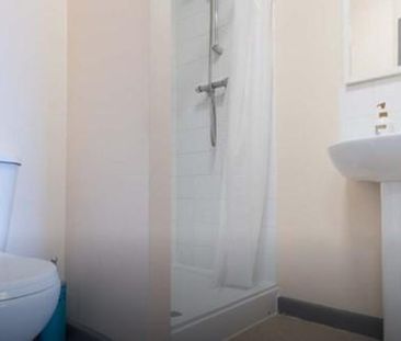 1 bedroom in a flat share to rent - Photo 5