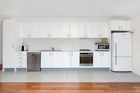 Central Living with Lift Access in the Heart of Kiama - Photo 3