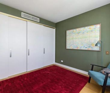 Near-new apartment with design features - Photo 3