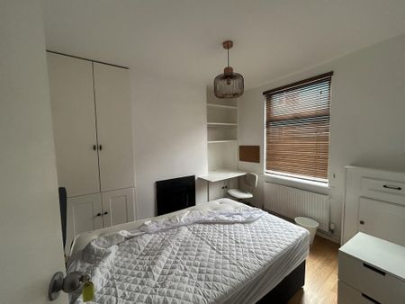 4 bedroom terraced house to rent - Photo 5