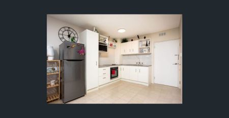 PRIME LOCATION - CRAWLEY - Photo 2