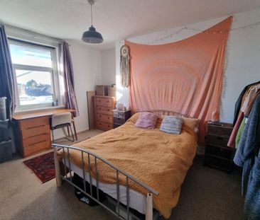 Brockhurst Road, GOSPORT - Photo 2